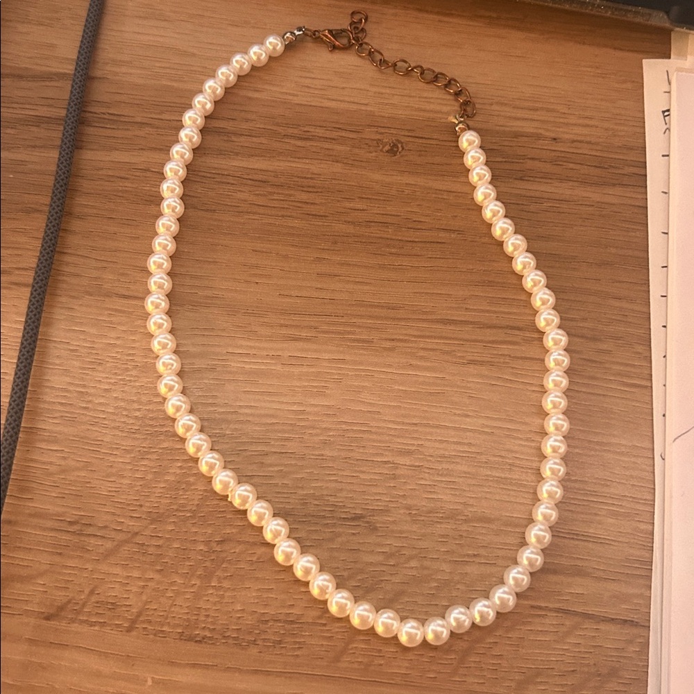 Brandy Melville Pearl Necklace